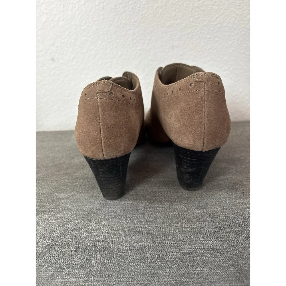 Clarks Bendables Boots Womens 8.5 M Lace Up Low Ankle Bootie Brown Suede Heels